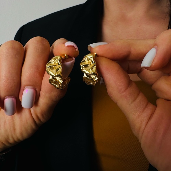 New Creative Statement Gold Geometric Unusual Hoop Earrings - Picture 6 of 8